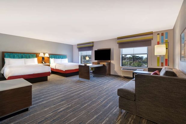 Images Hampton Inn & Suites Marina