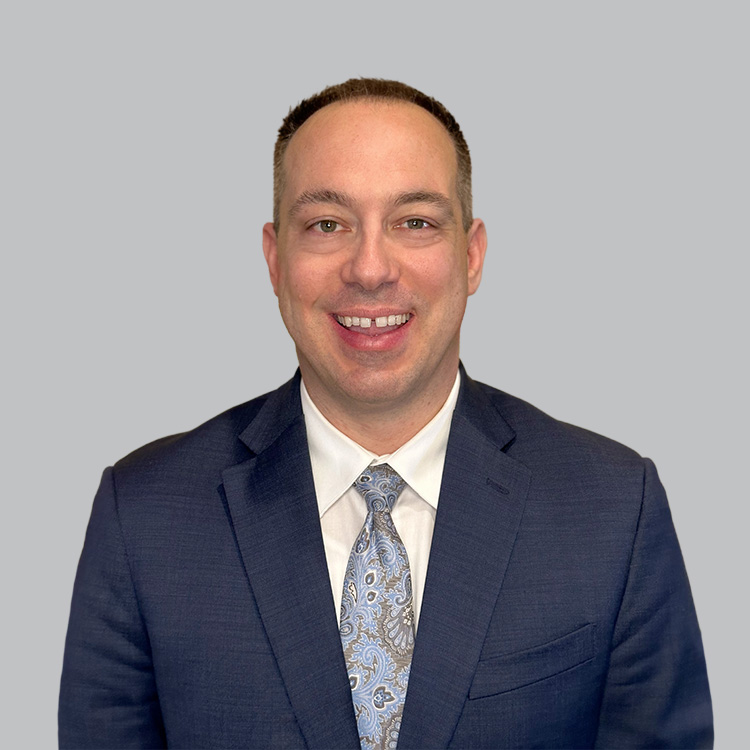 Headshot of Heath Mendoza, a wealth advisor at Chase