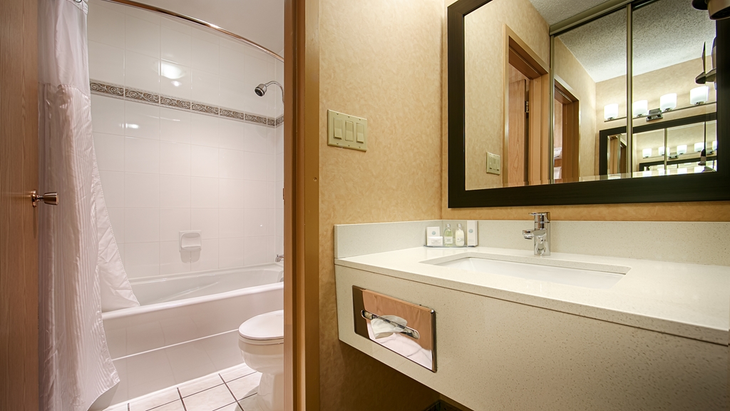 Guest Bathroom Best Western Plus Langley Inn Langley (604)530-9311