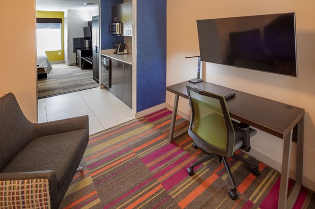 Images Holiday Inn Express & Suites Chicago West - St Charles by IHG