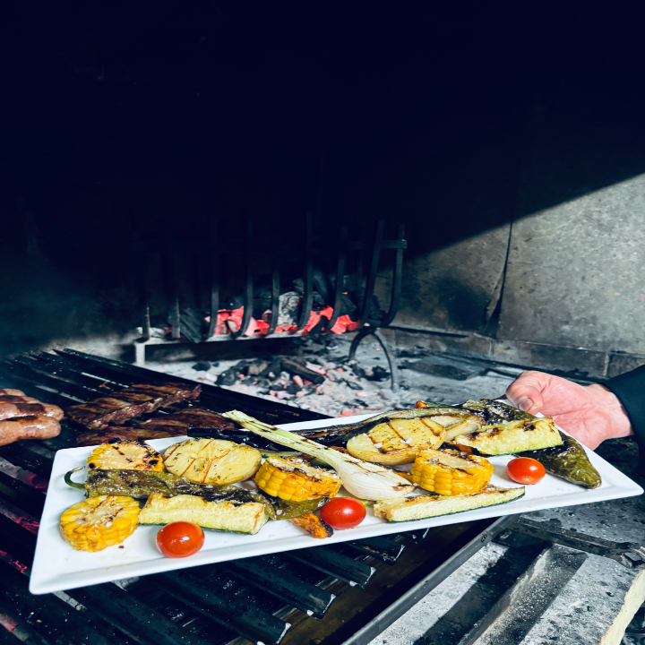 Images Tu Lugar Brasas y Tapas