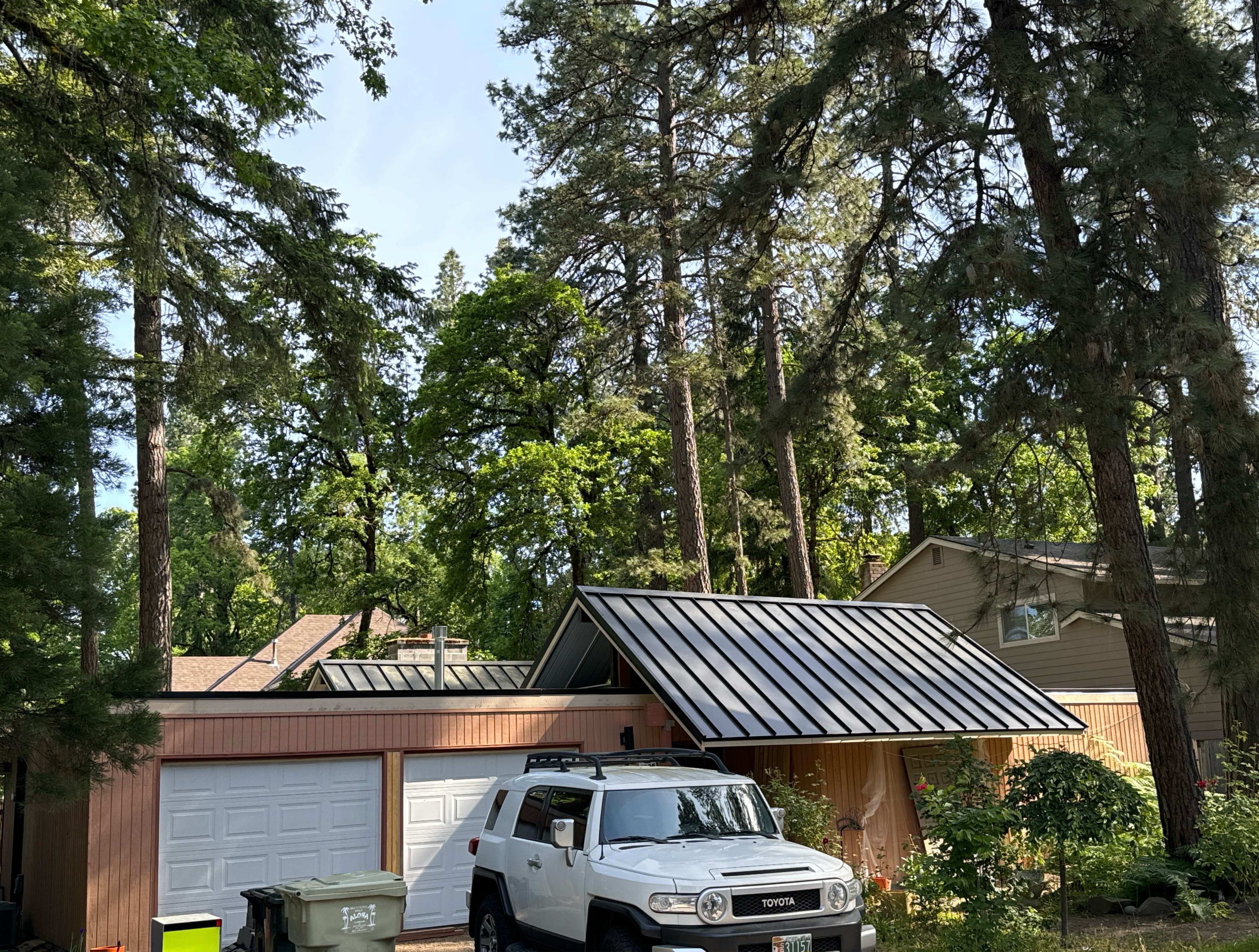 Beautiful new flat roof and metal roofing being installed on a Rummer home.