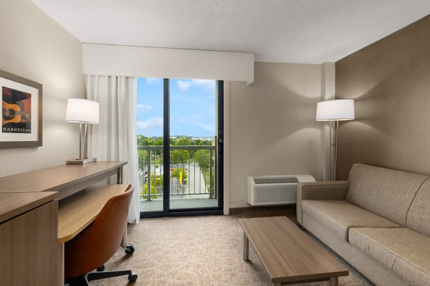 Images Holiday Inn Nashville-Vanderbilt (Dwtn) by IHG