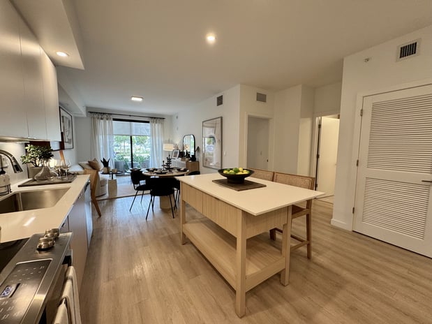 Images Caroline Golden Glades