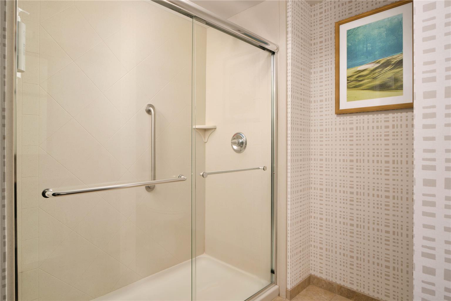 Guest room bath