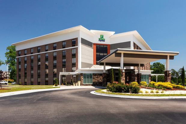 Images Holiday Inn Express Rocky Mount – Sports Center by IHG