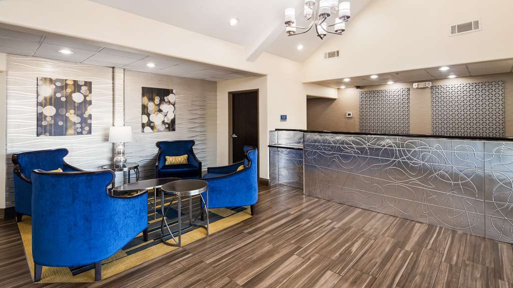 Lobby & Sitting Area