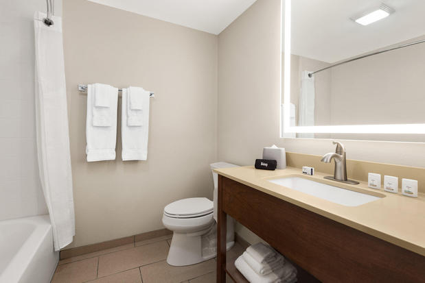 Images Holiday Inn Express & Suites Evansville Downtown by IHG