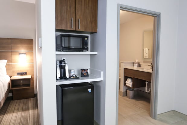 Images Holiday Inn Express & Suites Houston IAH - Beltway 8 by IHG