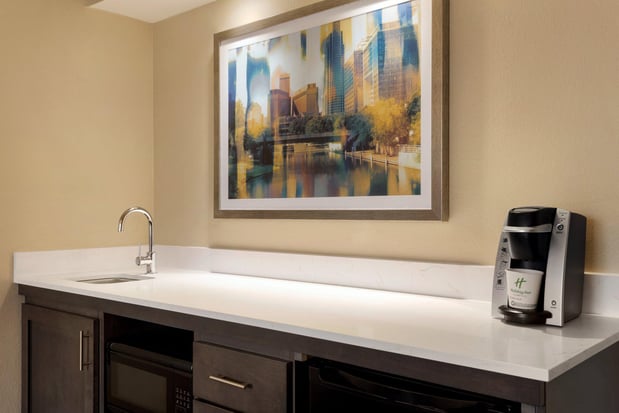 Images Holiday Inn & Suites Council Bluffs-I-29 by IHG