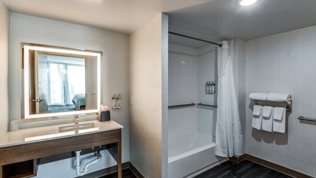 Images Holiday Inn Dallas Market Ctr Love Field by IHG