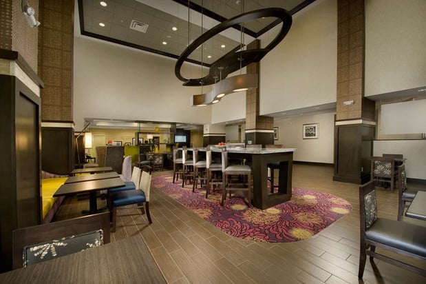 Images Hampton Inn & Suites Buffalo Airport