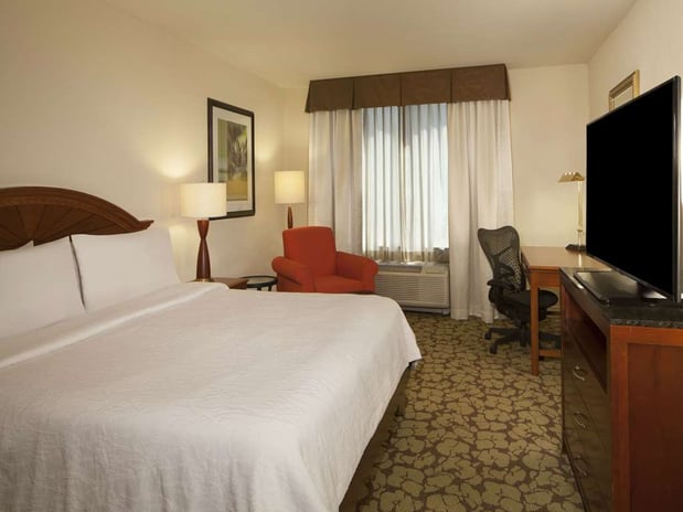 Images Hilton Garden Inn Virginia Beach Town Center