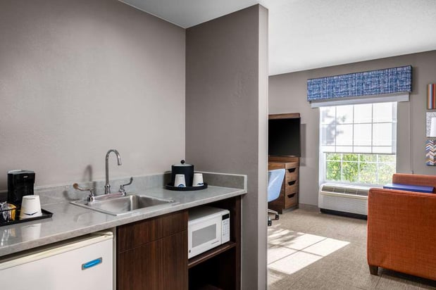 Images Hampton Inn & Suites State College at Williamsburg Square