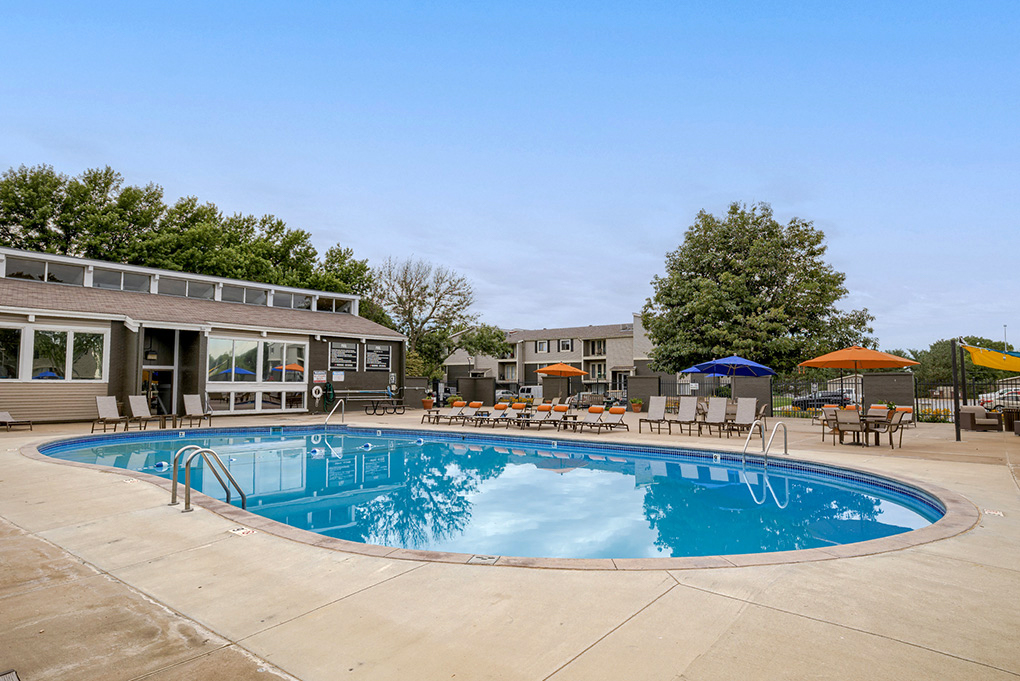 Outdoor Pool & Sundeck