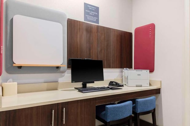 Images Hilton Garden Inn Detroit Utica