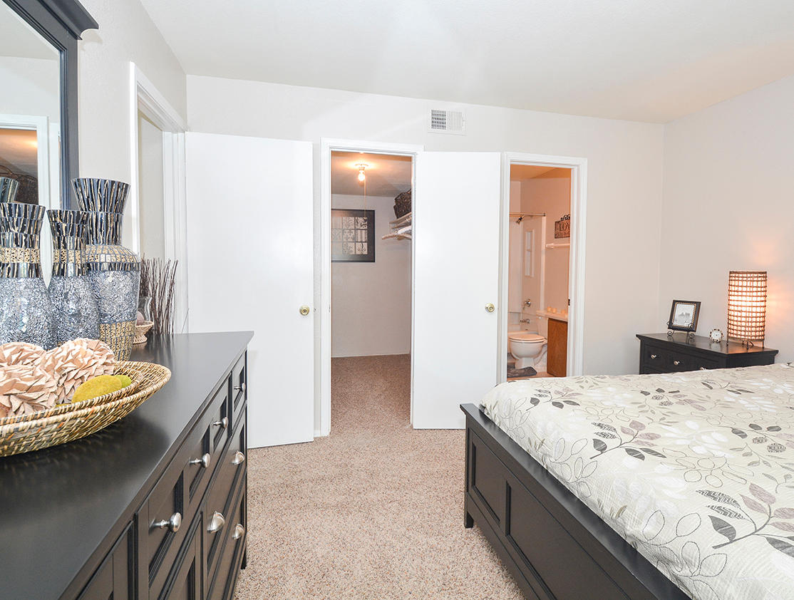 Bedroom With Attached Bathroom & Walk-In Closet