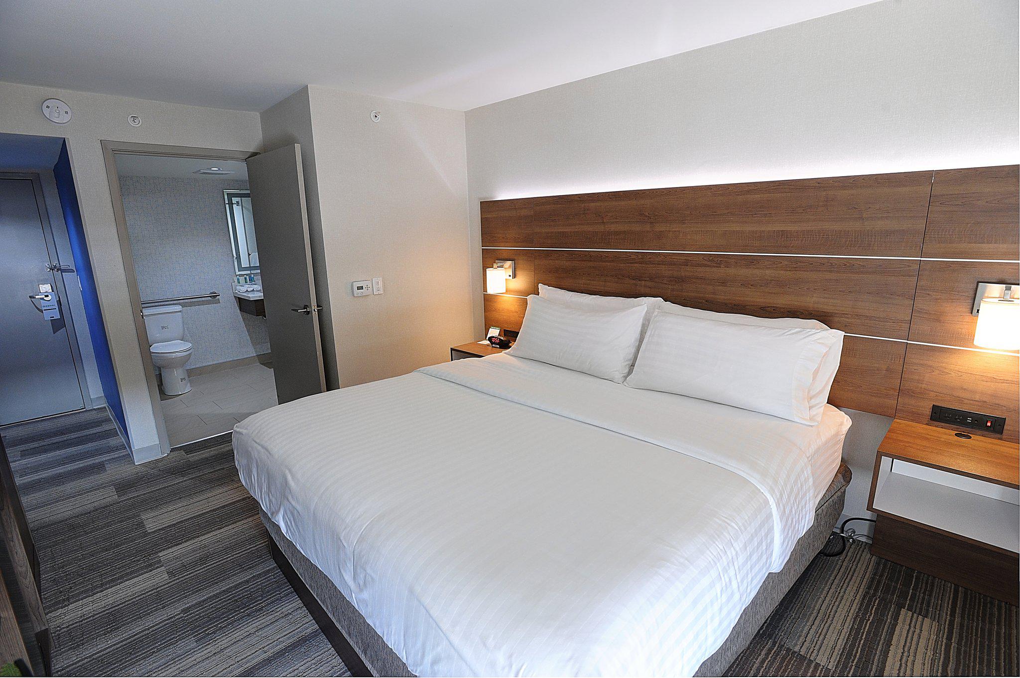 Images Holiday Inn Express & Suites Toronto Airport West, an IHG Hotel
