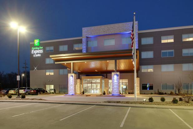 Images Holiday Inn Express & Suites Mount Vernon, an IHG Hotel