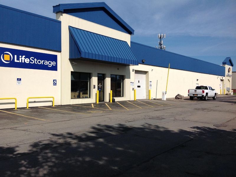 Images Life Storage - Rochester