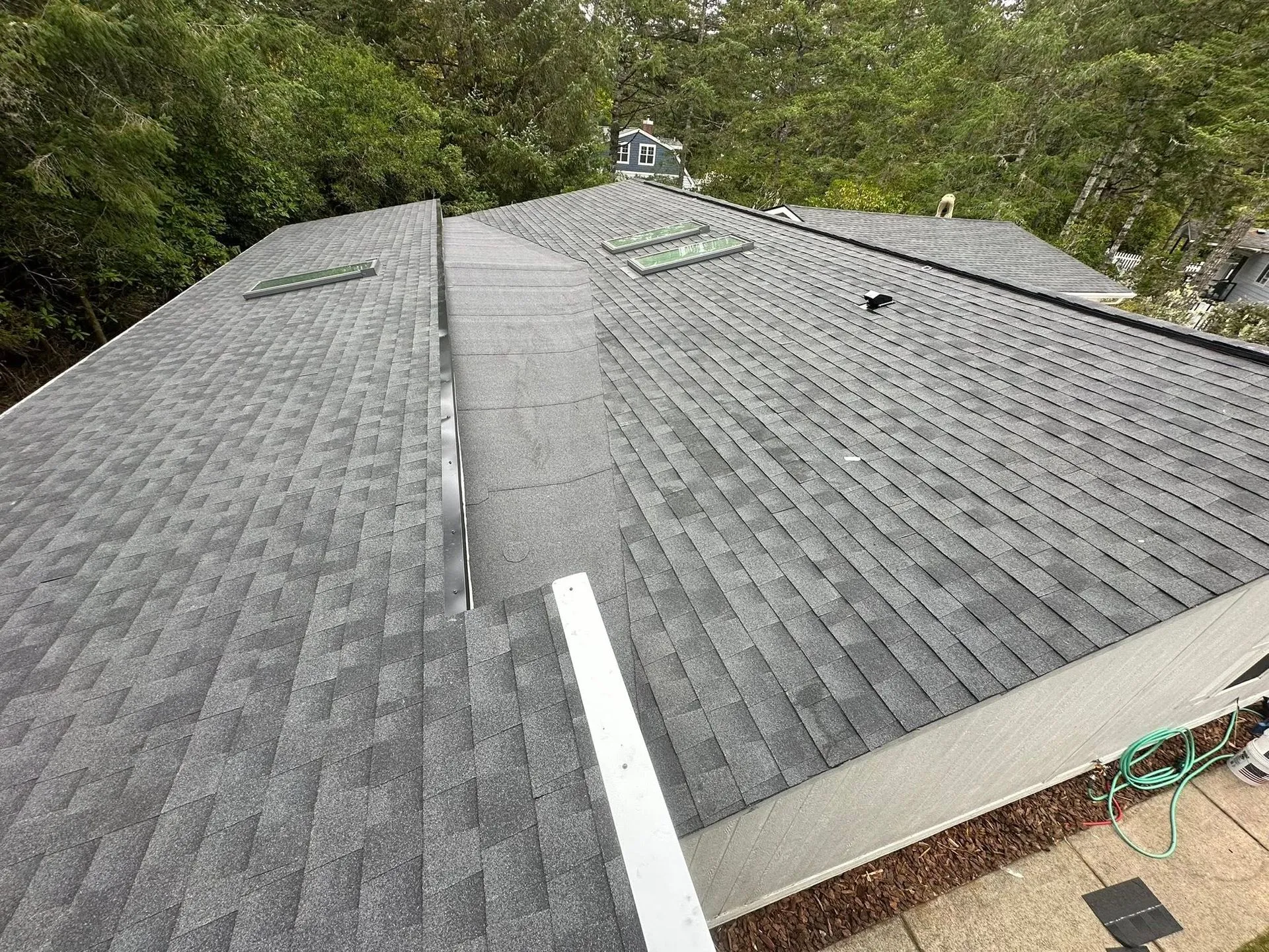 Skyrise Roofing & Gutters Image