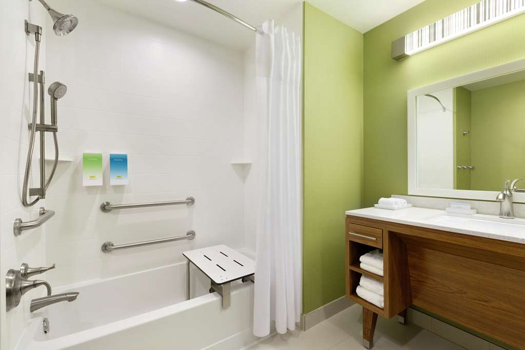 Guest room bath