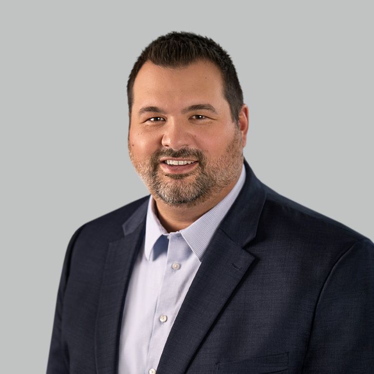 Headshot of Nick Thomas, a wealth advisor at Chase