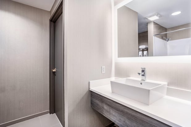 Images Holiday Inn Lafayette-City Centre by IHG