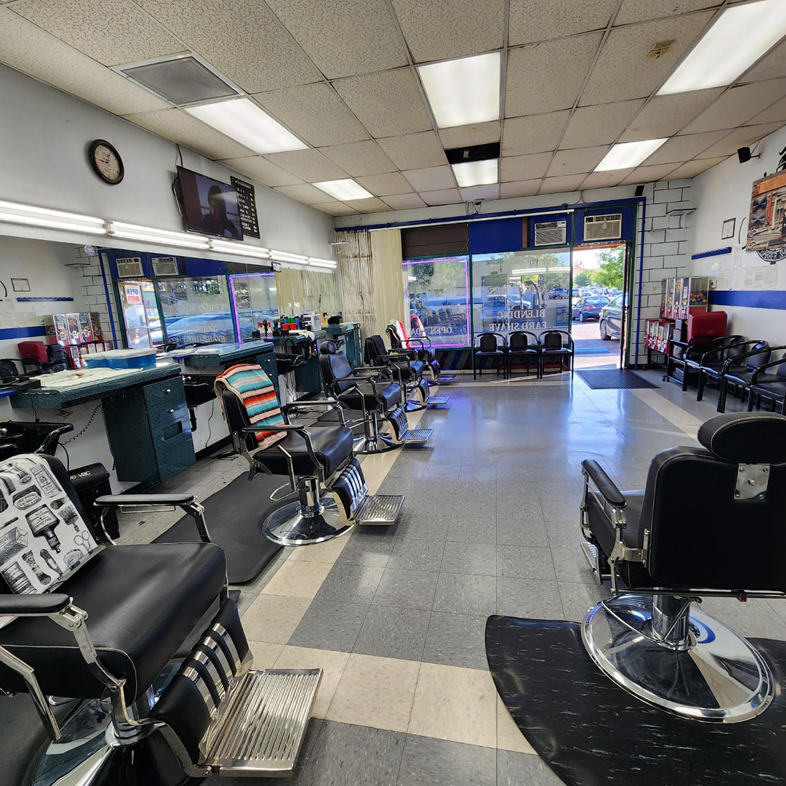 MG's Barbershop - inside