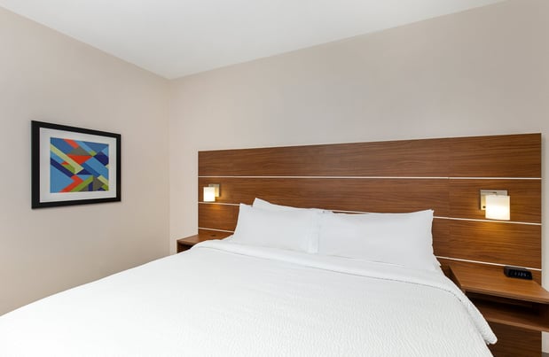 Images Holiday Inn Express & Suites Birmingham - Inverness 280 by IHG
