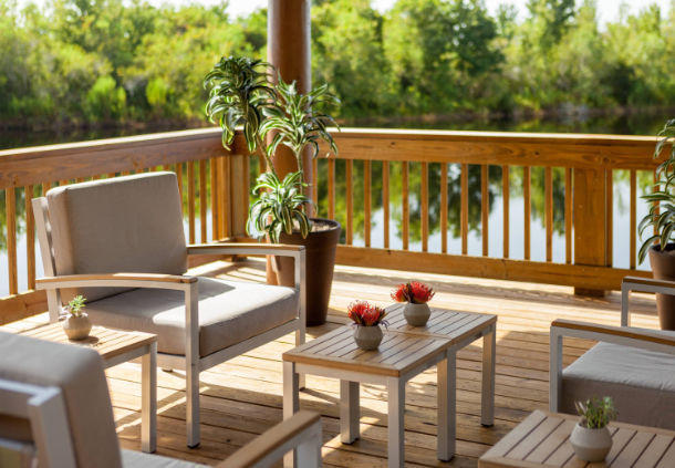 Enjoy a cup of coffee in our lakeside gazebo, which offers wonderful views and a sense of calm.