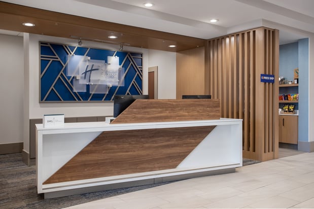 Images Holiday Inn Express & Suites Terre Haute by IHG