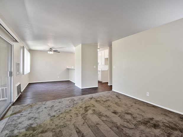 Images WOODSIDE VILLAGE Apartments