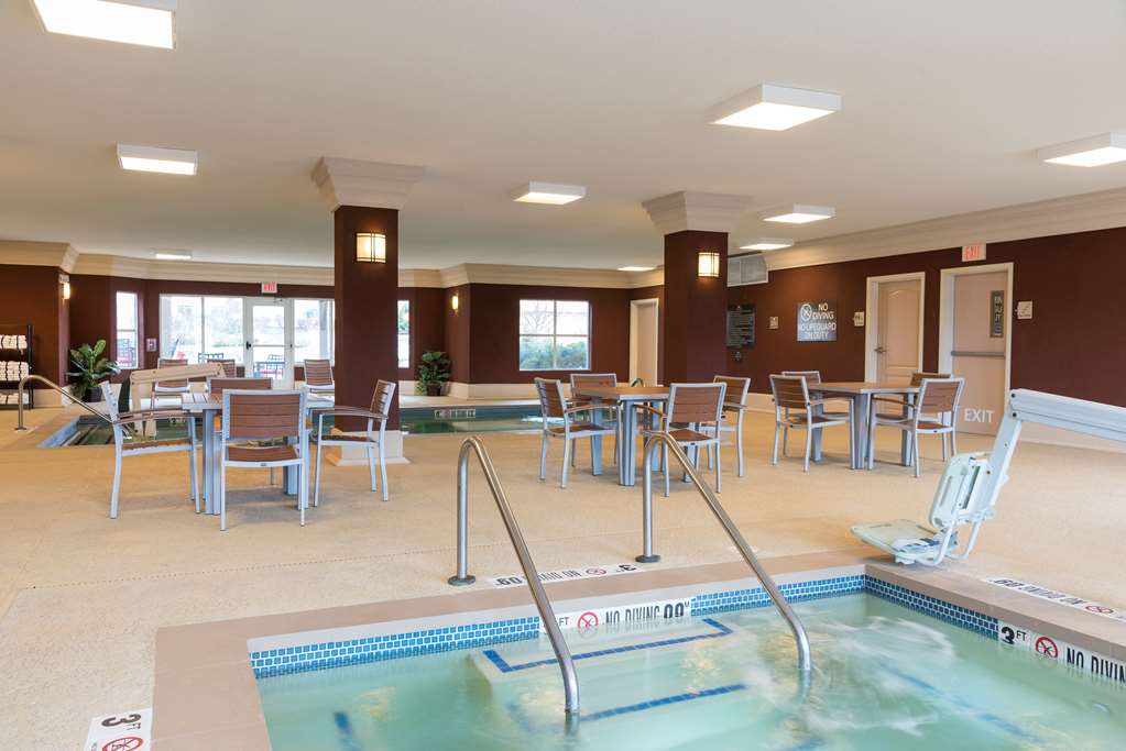 Pool Homewood Suites by Hilton Bloomington Bloomington (812)323-0500