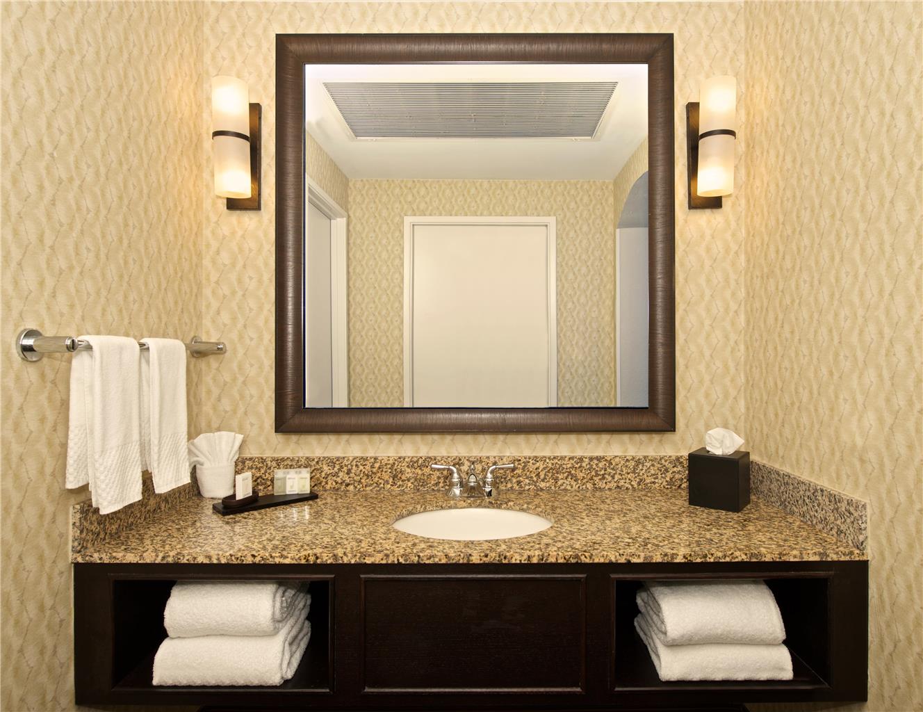 Guest room bath