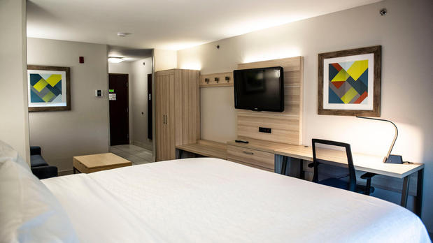 Images Holiday Inn Express & Suites Sedalia, an IHG Hotel