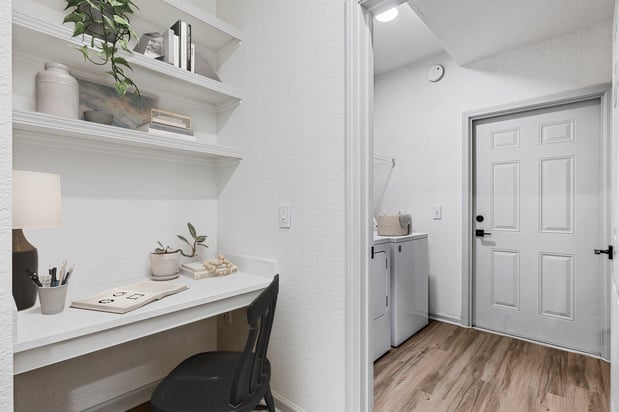 Images Halston World Gateway Apartment Homes