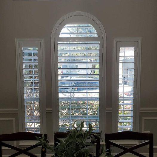 This Sugar Land dining room is to die for! These picture windows needed a little something to filter light—but we definitely didn’t want to cover that arch with curtains. Custom Fit Shutters were the right solution!