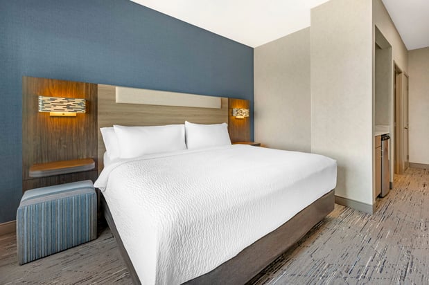 Images Holiday Inn Express & Suites Astoria by IHG