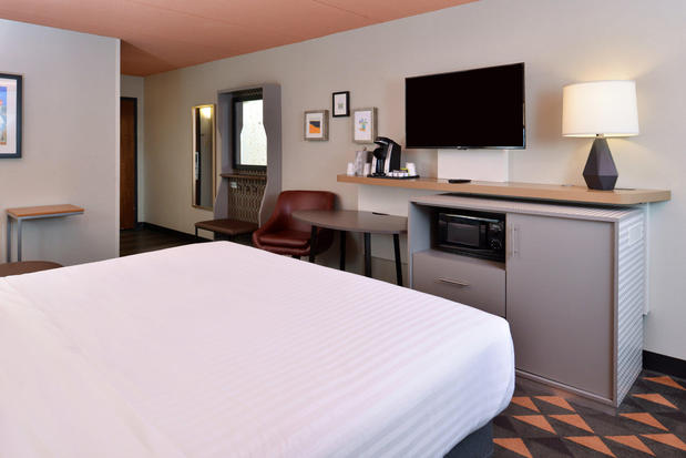Images Holiday Inn Auburn-Finger Lakes Region by IHG