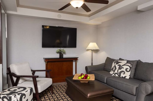 Images Inn at The Colonnade Baltimore - a DoubleTree by Hilton Hotel