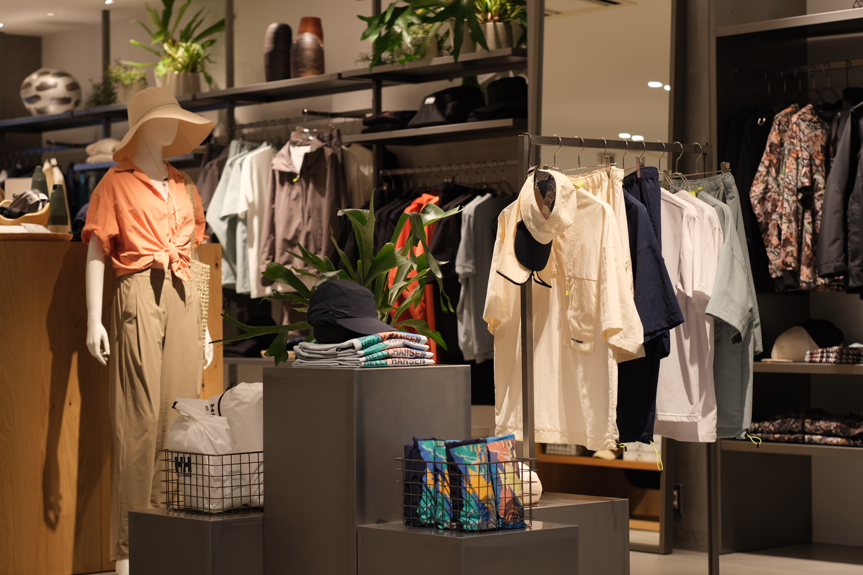 Images HELLY HANSEN (ヘリーハンセン) 原宿