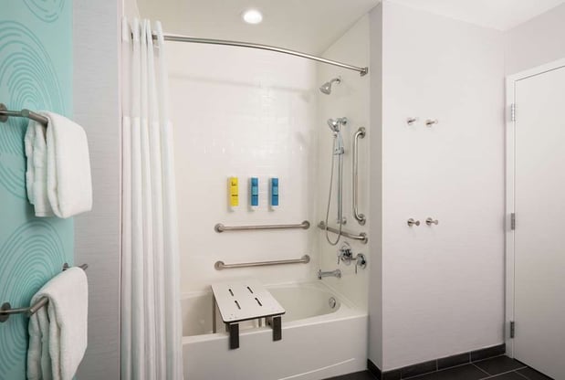 Images Tru by Hilton Baltimore Harbor East