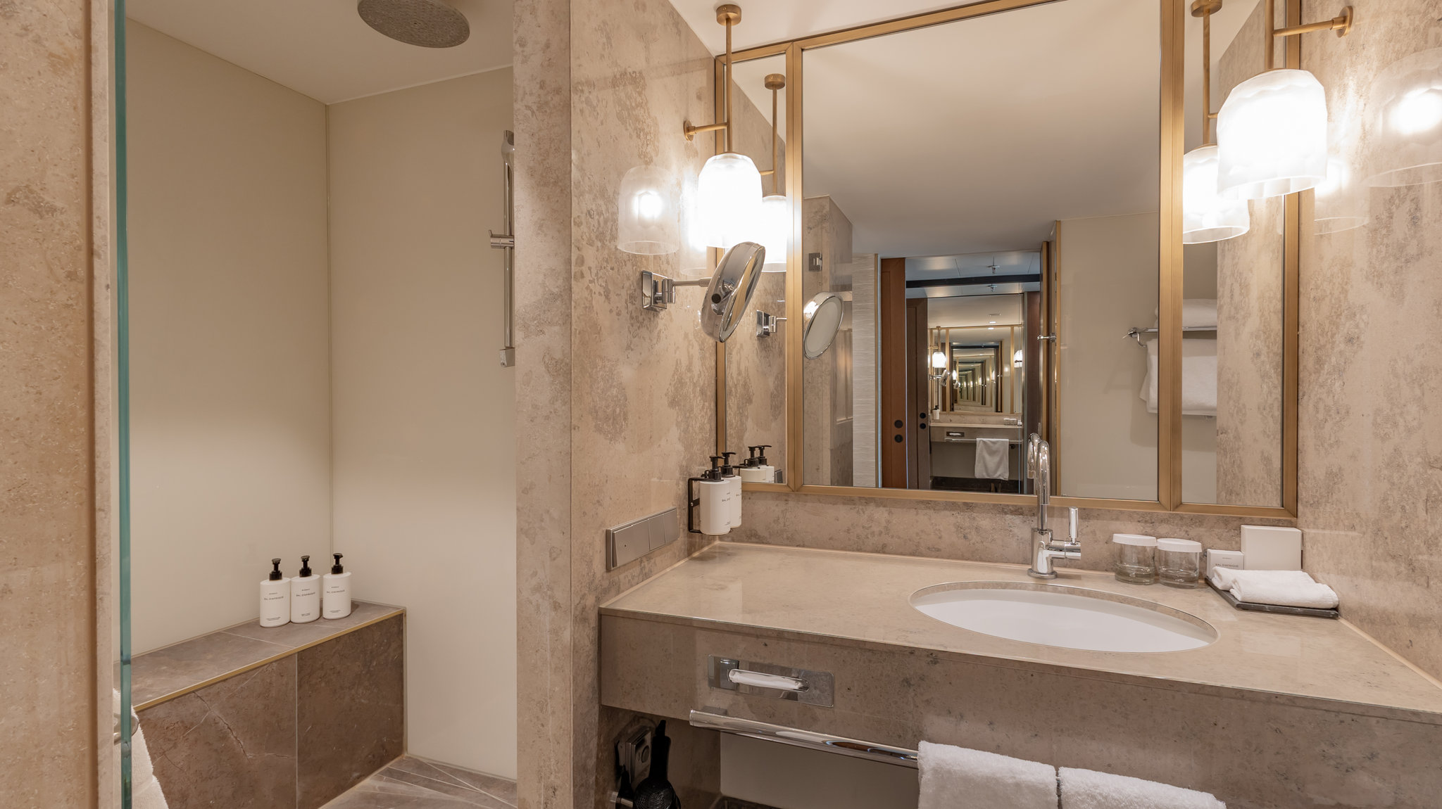 InterContinental Berlin by IHG, Budapester Strasse 2 in Berlin