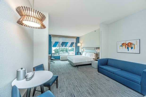 Images Holiday Inn Express & Suites Charleston Arpt-Conv Ctr Area by IHG