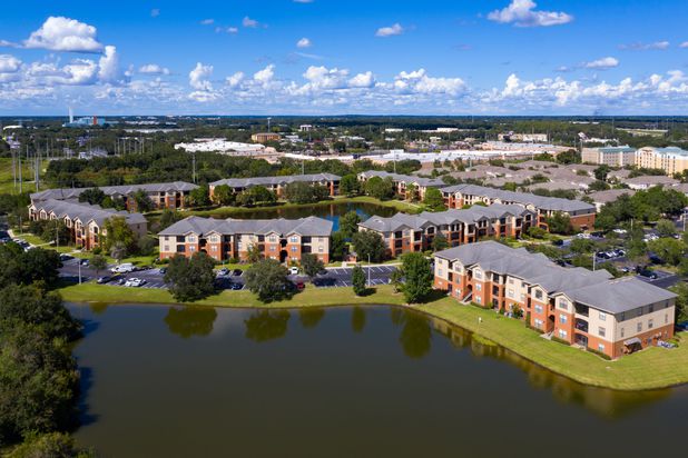 Images The Lakes at Brandon West Apartments