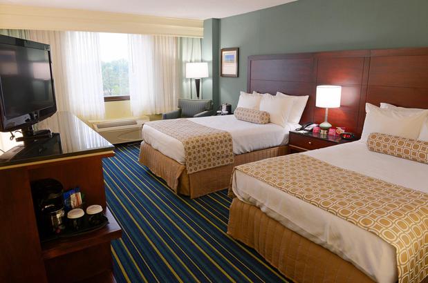 Images Crowne Plaza Virginia Beach Town Center by IHG