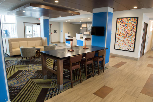 Images Holiday Inn Express & Suites Merrillville, an IHG Hotel