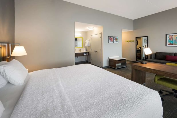 Images Hampton Inn & Suites Fredericksburg-at Celebrate Virginia