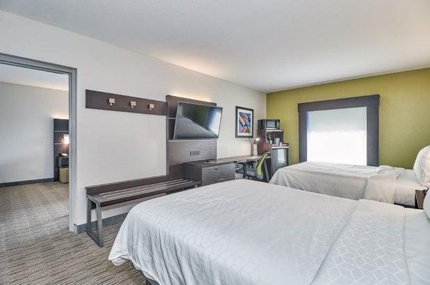 Images Holiday Inn Express & Suites Clearwater/US 19 N by IHG